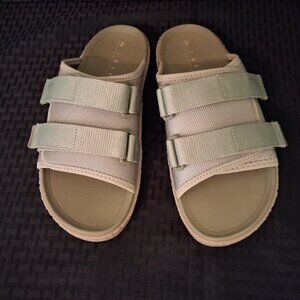 Reef Men's Montauk Sage Sandals sz 9 Eur 42, NWOB